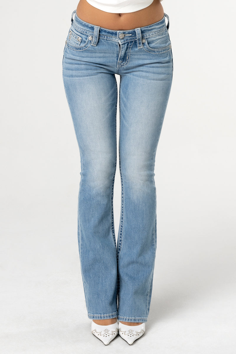 Jean Miss Me Boot Cut Taille 27 - Décoré, Délavage Moyen, Coupe Bootcut, Occasion Très Bon état
