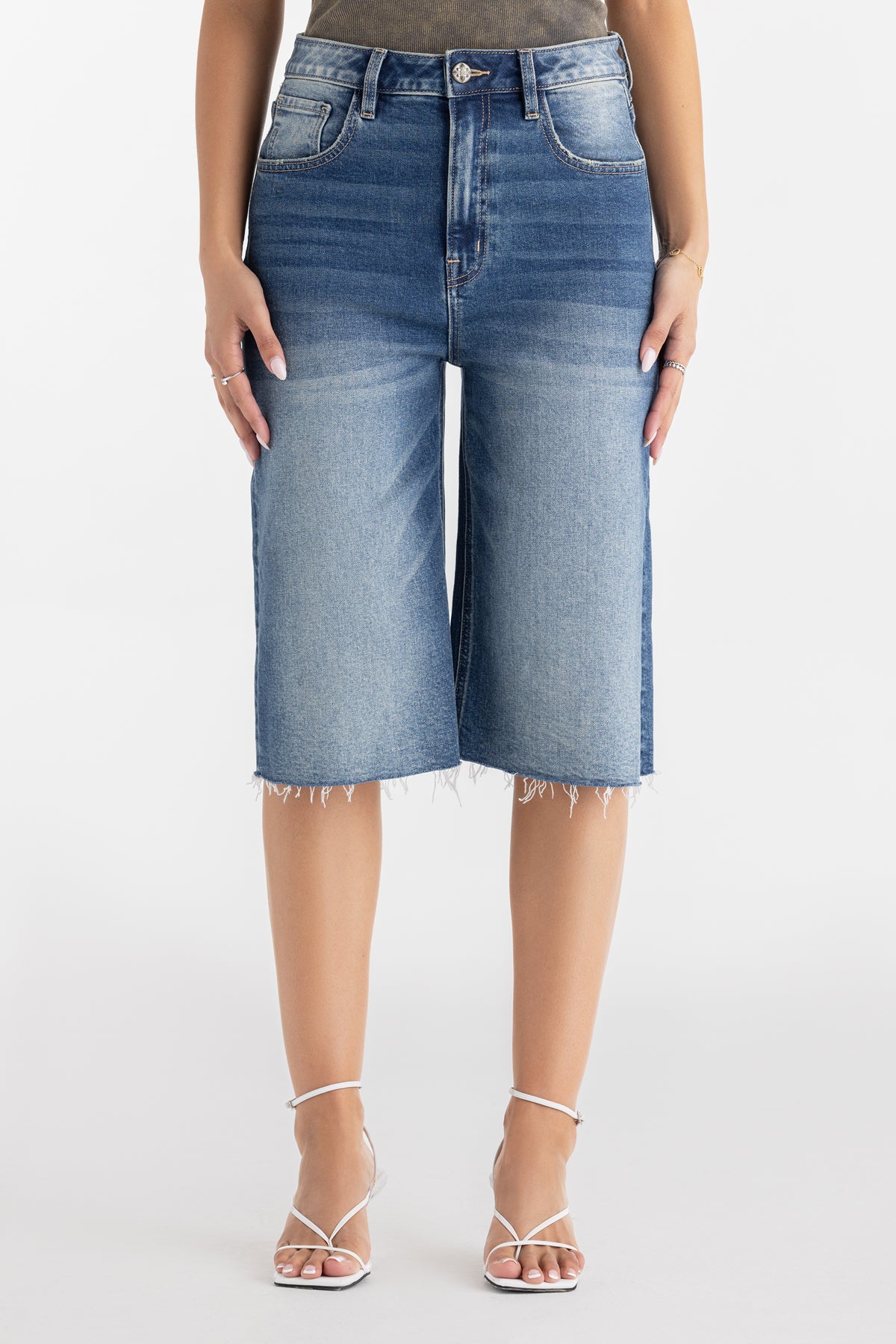 H2344BWC.FRONTCROP_1728x.jpg?v