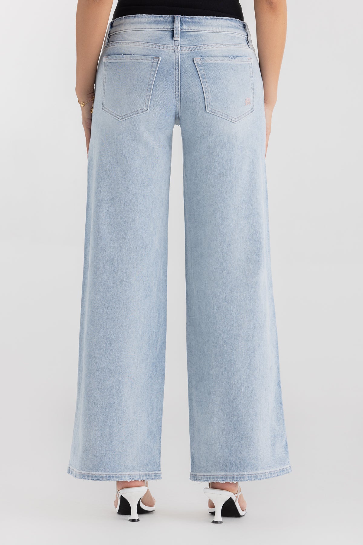 ［ミルク］un peu wide baggy slacks M2353BW2.FRONTFULL_grande.jpg?