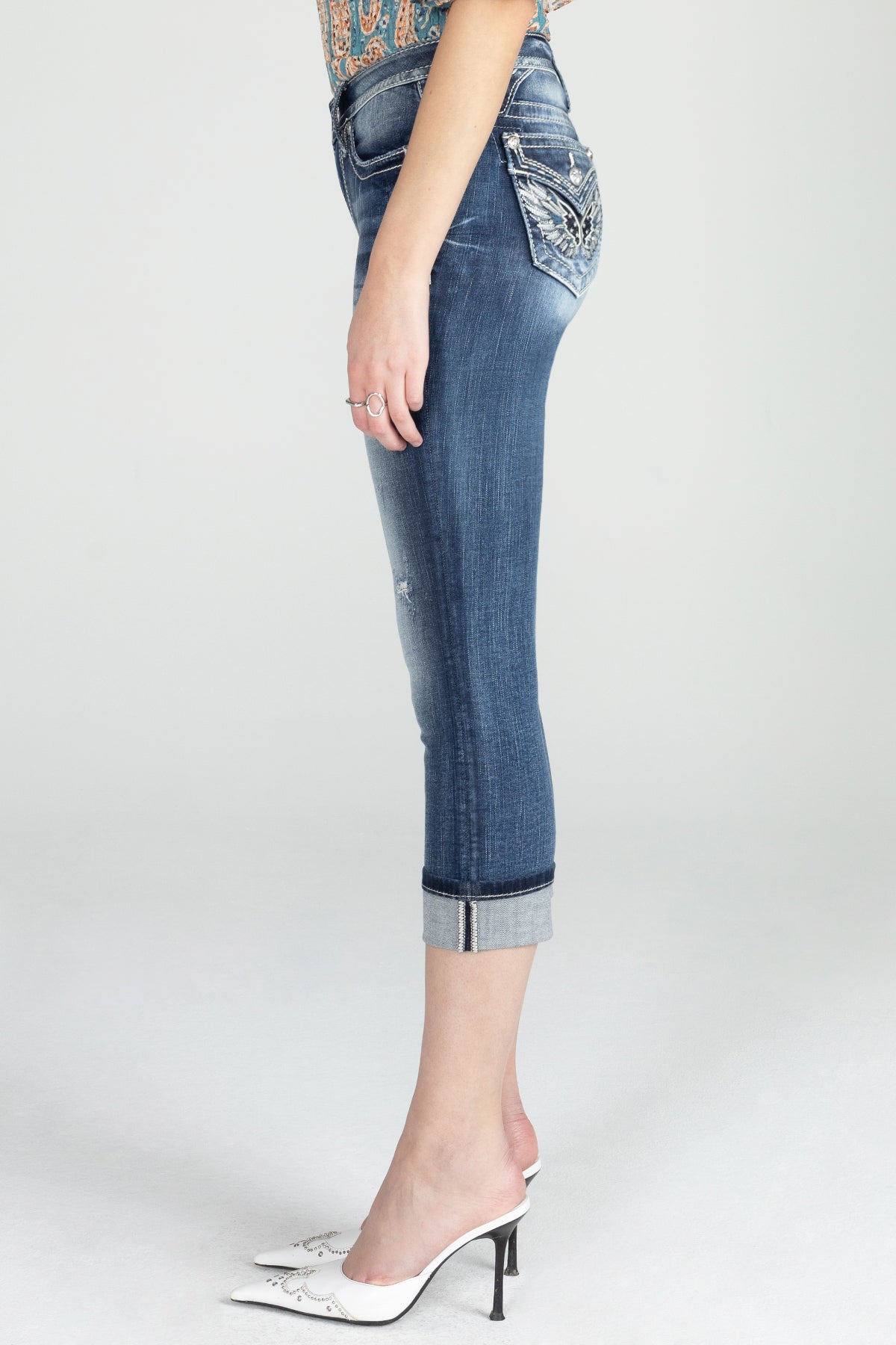 Bold Wing Capri