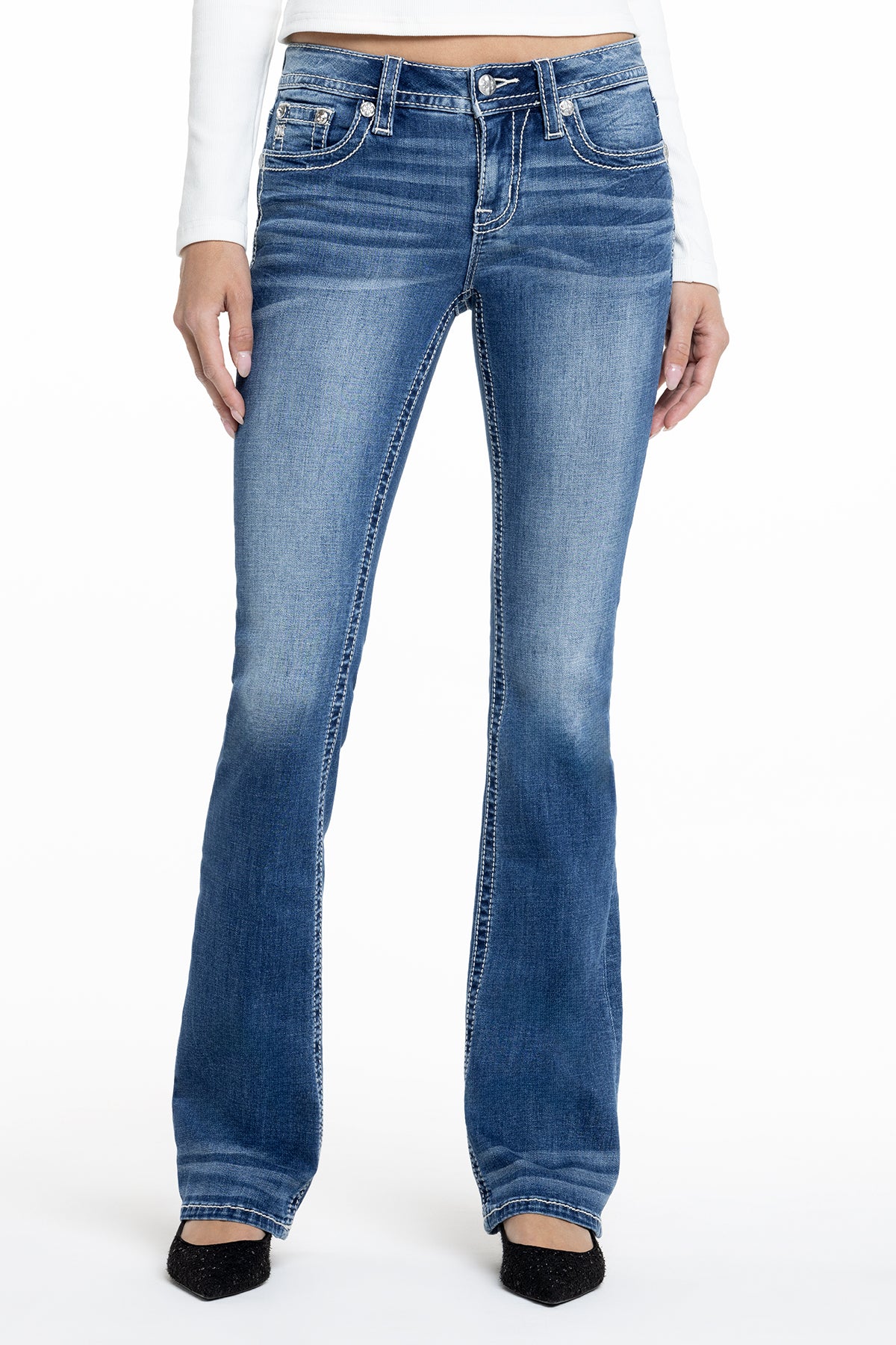 M9421B.FRONT_CROP_1728x.jpg?v=