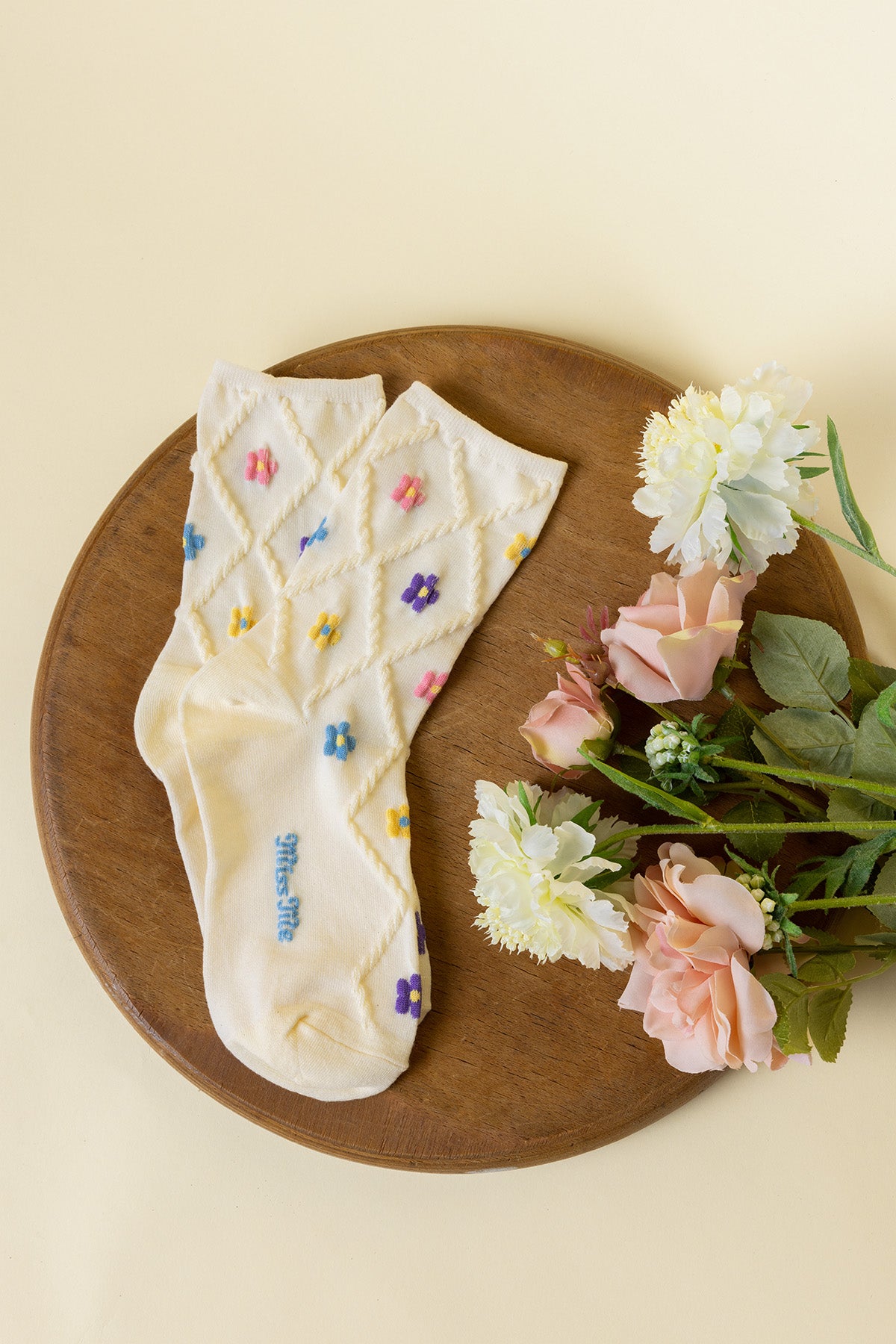 Flower Embroidered Ruffle Crew Socks